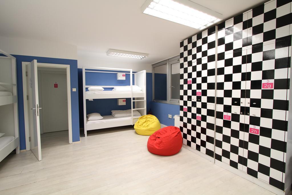 Dc Hostel Belgrad Exteriör bild