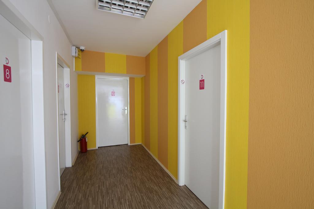 Dc Hostel Belgrad Exteriör bild